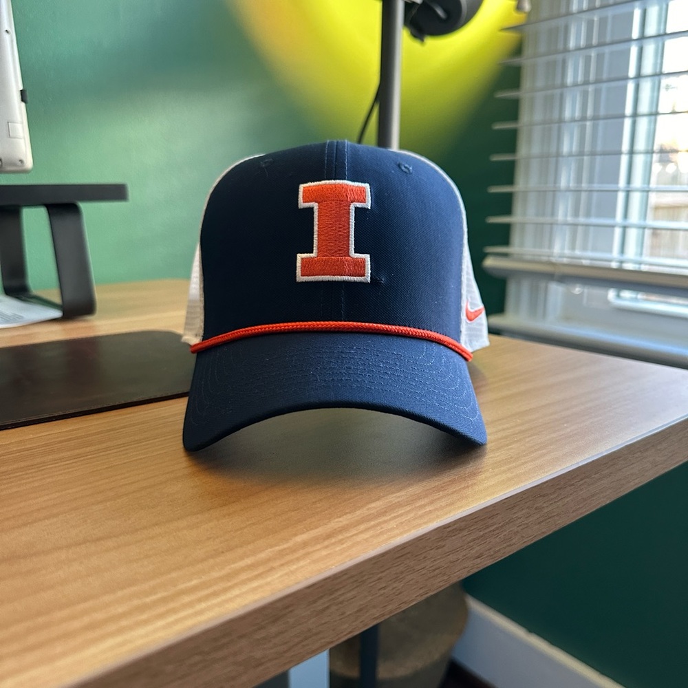NWOT Illinois Nike Mesh-Back Trucker Hat